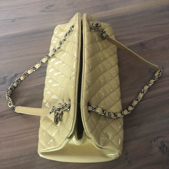 Beautiful Vintage Chanel Bag - Picture 3 of 11